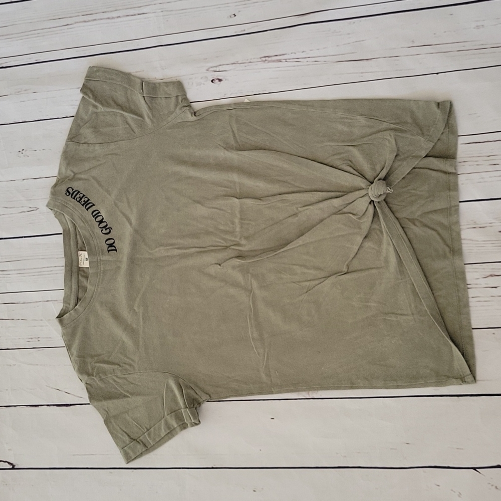 Vibe N' Do good deeds knotted tee